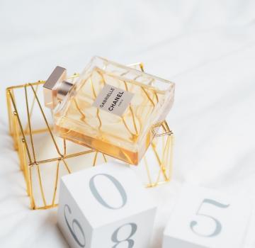 PARISIAN CHIC: THE ART OF CULTIVATING FRENCH CHARM