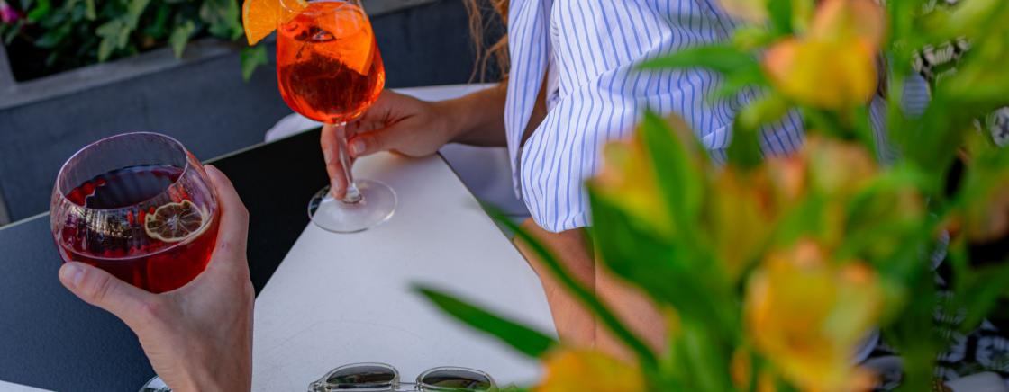 The Art of the Parisian Rendezvous: The Bar and Terrace at the Derby Alma Hotel